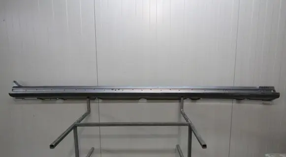Front sill (body part)