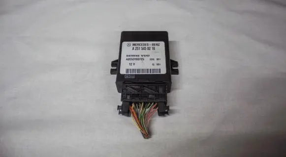 Mercedes-Benz ML W164 Air suspension control unit module (rear) A2515450216