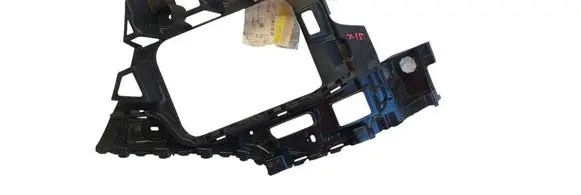 Volkswagen Touareg II Bumper support mounting bracket corner 7P6807376B
