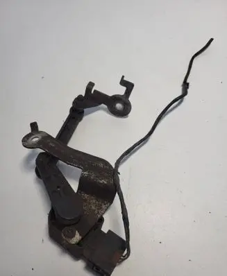 BMW 1 E81 E87 Air suspension front height level sensor 676359305