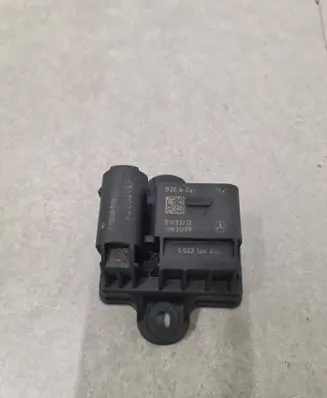 Mercedes-Benz CLA C117 X117 W117 Glow plug pre-heat relay 0522120206
