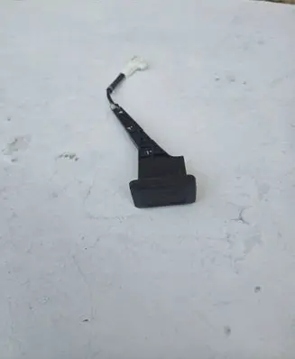 Toyota RAV 4 (XA40) Tailgate/trunk/boot open switch 15A718
