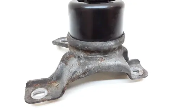 Volvo XC70 Engine mount bracket 30636633