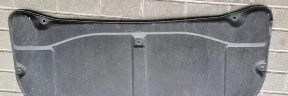 Engine bonnet/hood sound/heat insulation