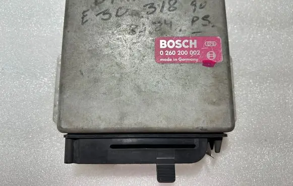 BMW 3 E30 Engine control unit/module 0260200002