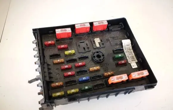 Volkswagen PASSAT B6 Fuse box set 3c0937125 6359-2777