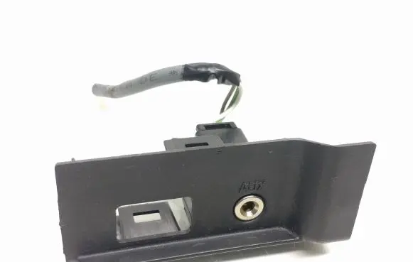 Volvo V60 AUX in-socket connector 31285608