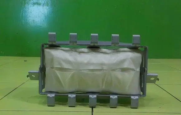 Nissan Leaf I (ZE0) Passenger airbag 