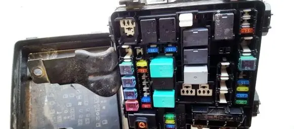 Honda FR-V Fuse box set