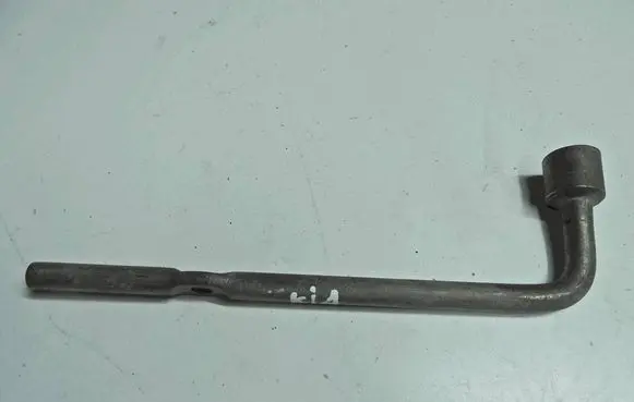 KIA Ceed Wheel nut wrench 