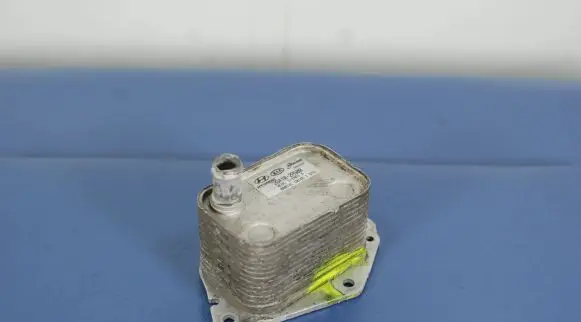 Hyundai i30 Engine oil radiator 26410-2A500