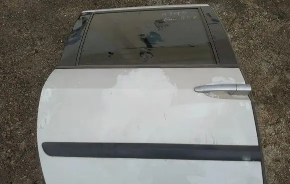 Peugeot 807 Rear door baltos
