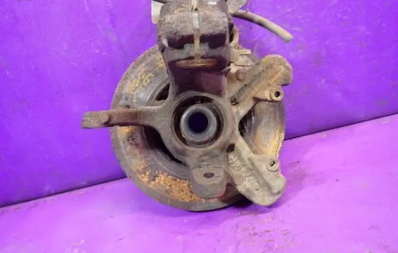 Skoda Fabia Mk1 (6Y) Front wheel hub spindle knuckle