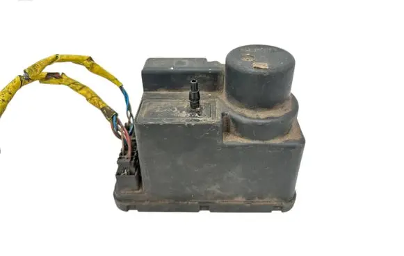 Mercedes-Benz C AMG W202 Central locking vacuum pump 2028001448