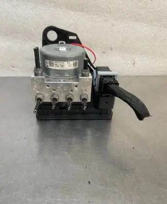 Volkswagen Golf VIII Master brake cylinder 