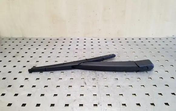 Nissan Qashqai Rear wiper blade arm
