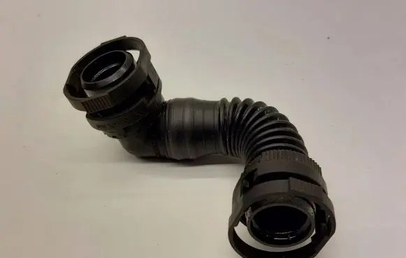 Volkswagen PASSAT B8 Breather hose/pipe 