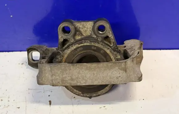 Volvo S40 Engine mount bracket 30723703 988337