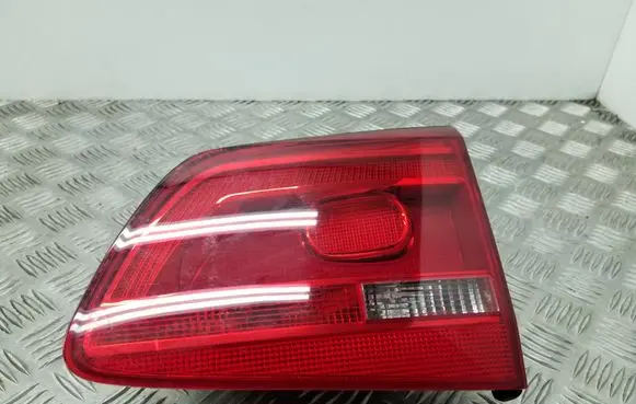 Volkswagen Touran II Tailgate rear/tail lights 1T0945094
