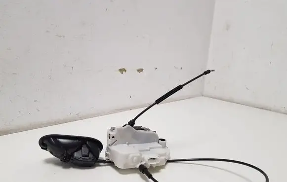 Renault Twingo II Front door lock 8200028486