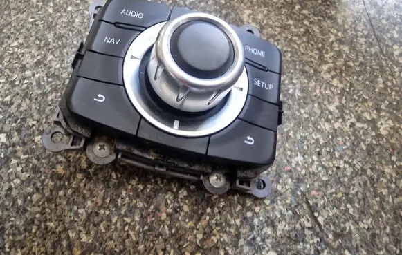 Head unit multimedia control
