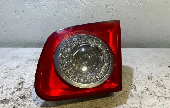 Volkswagen Jetta V Tailgate rear/tail lights 1K5945094