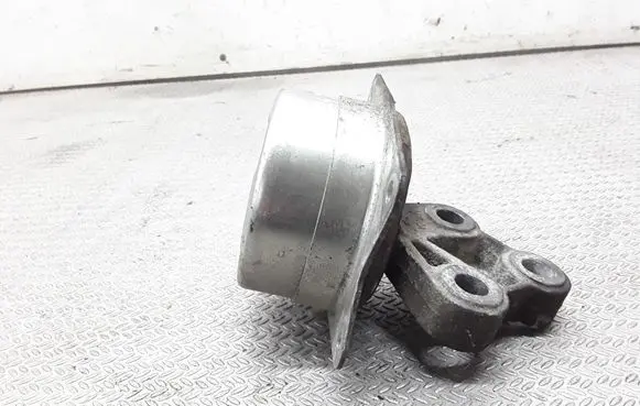 Opel Signum Engine mount bracket V046403903