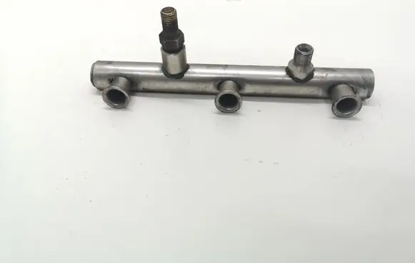 Audi A6 S6 C6 4F Fuel distributor 06E130090