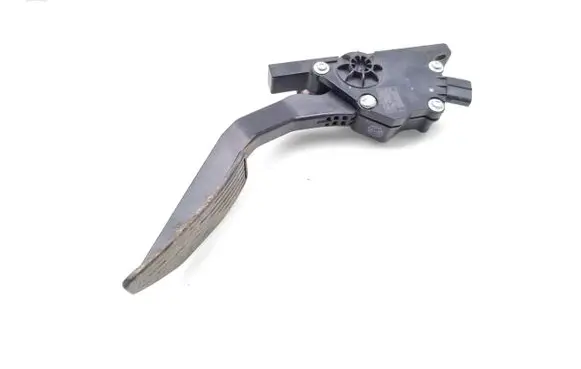 Accelerator throttle pedal