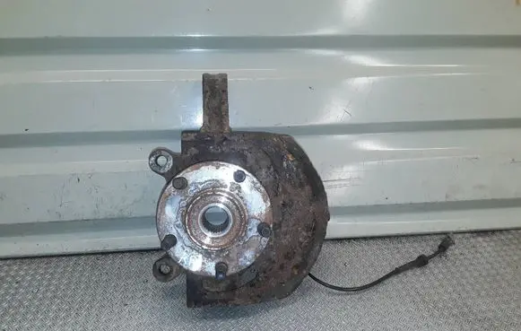Nissan Qashqai Front wheel hub spindle knuckle