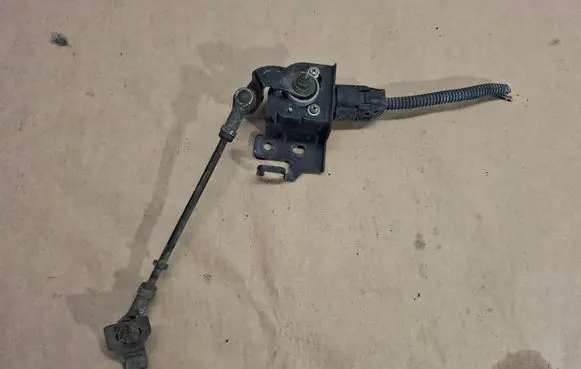 Lexus RX 300 Front air suspension height level sensor 4C12