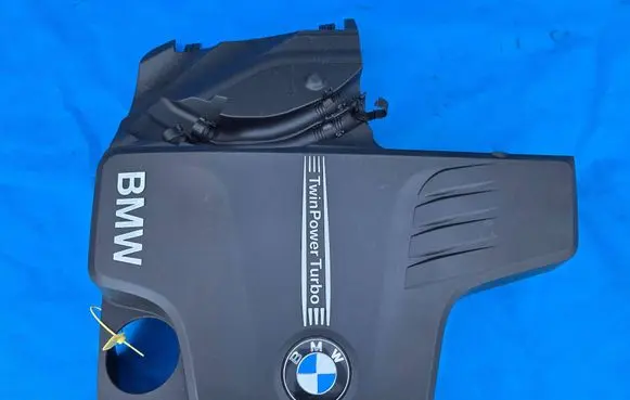 BMW X1 E84 Engine cover (trim) 7589053