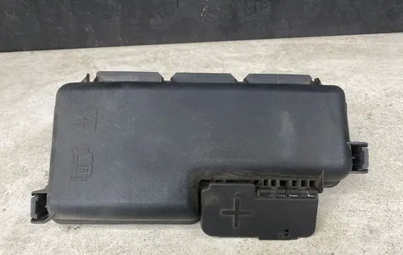 Volvo XC90 Fuse box cover 30728133