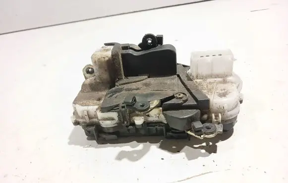 Peugeot 607 Front door lock
