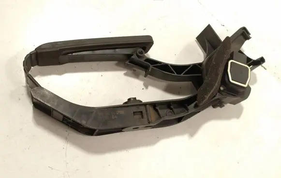 Mercedes-Benz E W211 Accelerator throttle pedal 2113000404