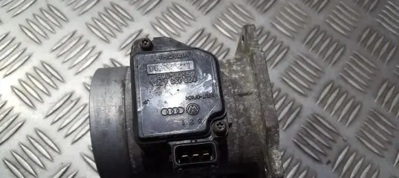 Audi A4 S4 B5 8D Mass air flow meter 078133471a afh70-08b