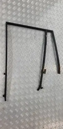 Land Rover Discovery Rear door window/glass frame 