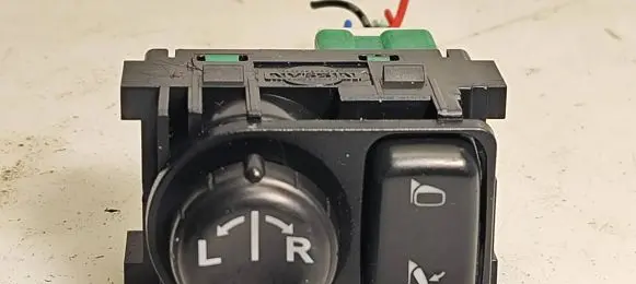 Nissan Qashqai Wing mirror switch