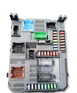 Peugeot 2008 I Fuse module 9807532080 08989908 6Z960L3