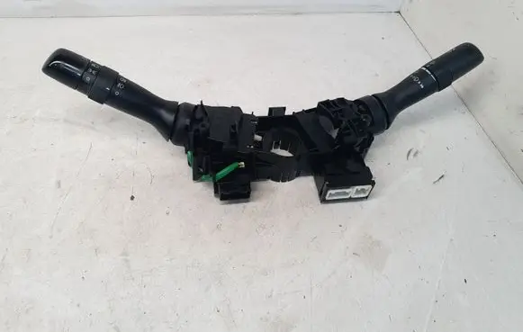 Lexus IS 220D-250-350 Wiper turn signal indicator stalk/switch 173832 17F111