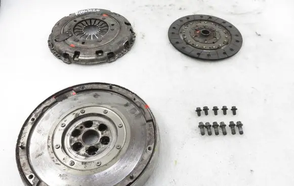 Volvo S40 Dual mass flywheel 324065410