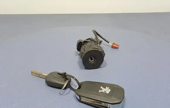 Peugeot 208 I Ignition lock 9663123380
