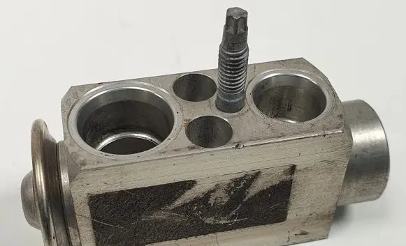 Land Rover Discovery 5 Air conditioning (A/C) expansion valve 