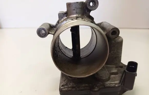 Volkswagen PASSAT B6 Throttle valve 03L128063E
