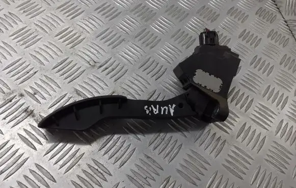 Toyota Auris 150 Accelerator throttle pedal 78110-02021