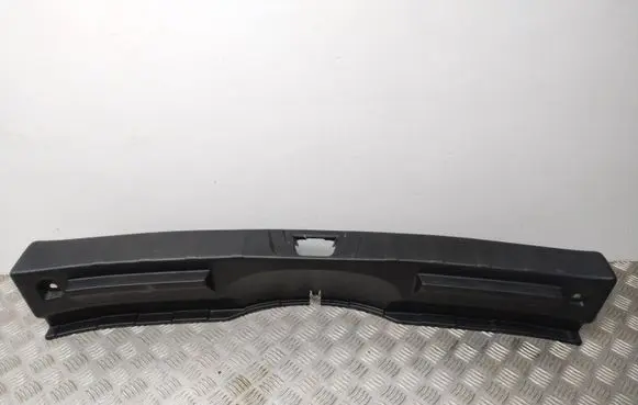 Trunk/boot sill cover protection