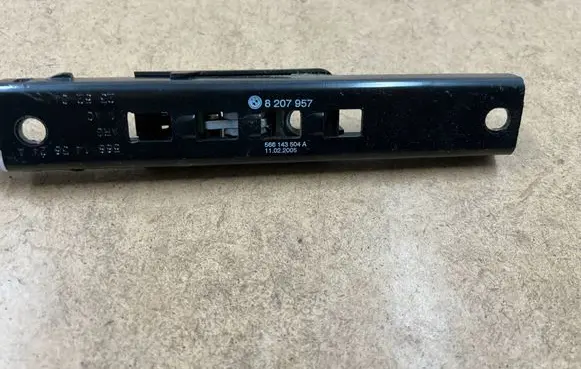 BMW 3 E46 Seat belt height adjuster 72118207957 8207957