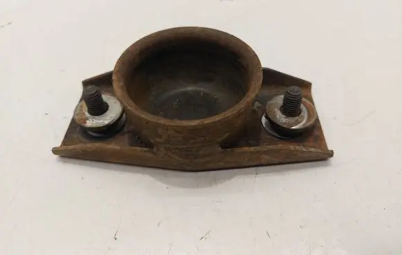 Engine mounting bracket
