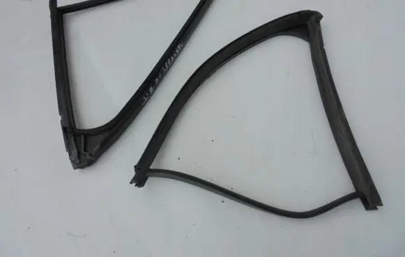 Mercedes-Benz C W202 Rubber seal loading door uszczelkaw202