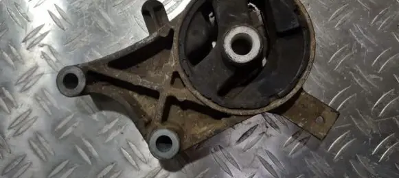 Engine mount bracket